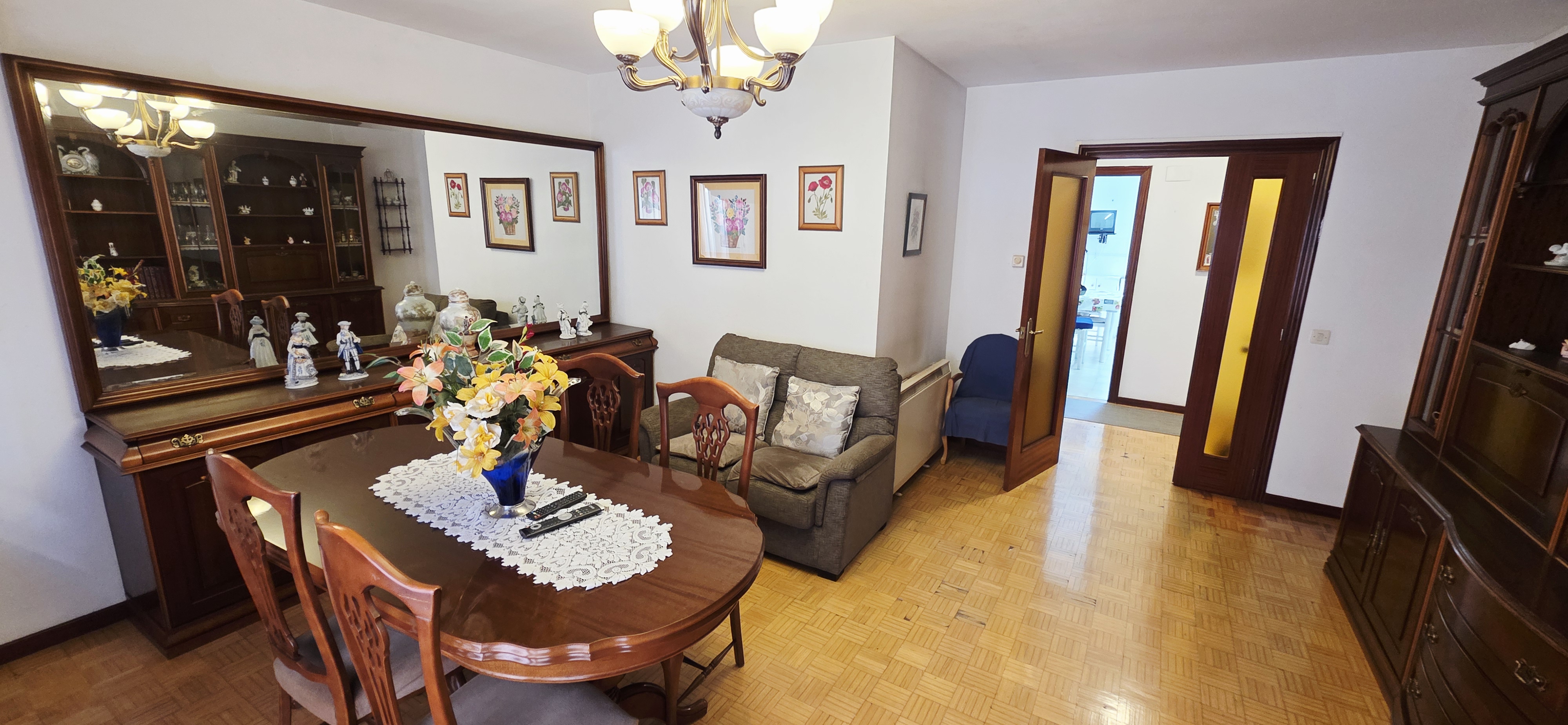 AMPLIA VIVIENDA AL LADO DE LA PLAYA DEL ARBEYAL Y NAVAL AZUL