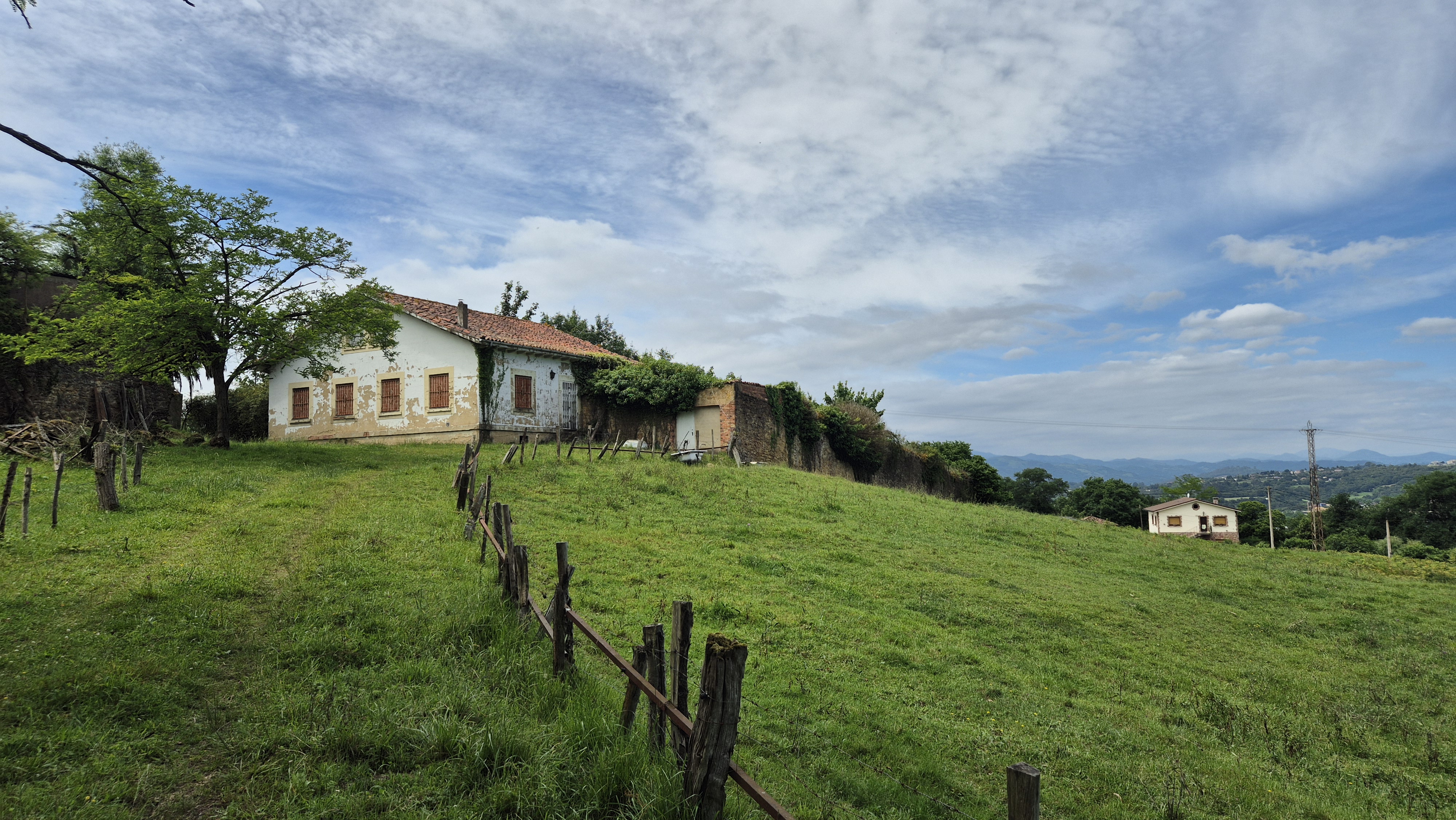 VIVIENDA CON FINCA SINGULAR EN SAN ESTEBAN DE LAS CRUCES · OVIEDO