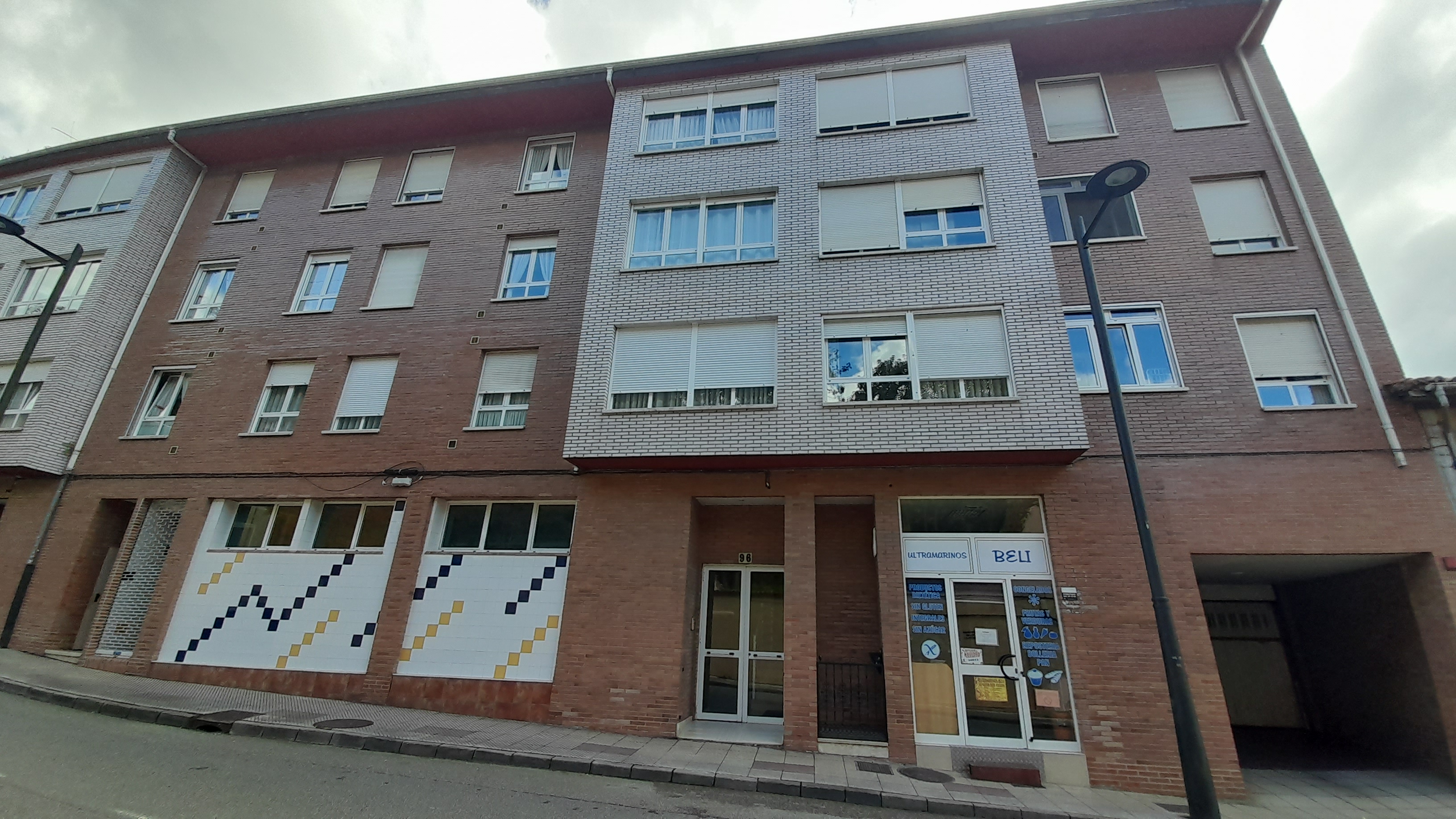 OLLONIEGO: Piso impecable + 34m2 bajo cubierta