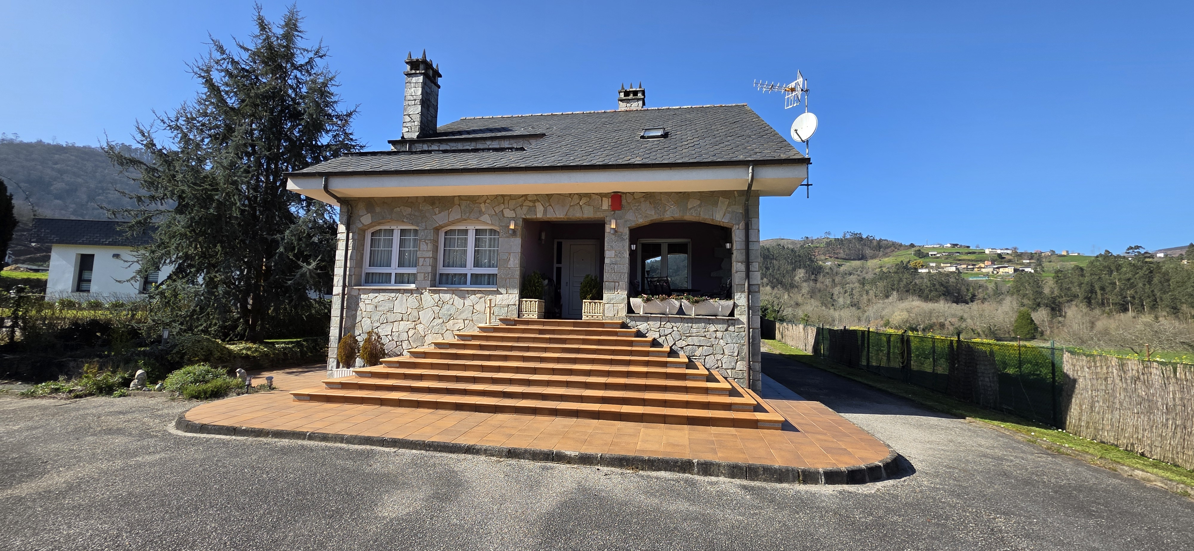VIVIENDA EXCLUSIVA EN BRIEVES - VALDÉS, A SOLO 10 MINUTOS DE LA COSTA OCCIDENTAL DE ASTURIAS